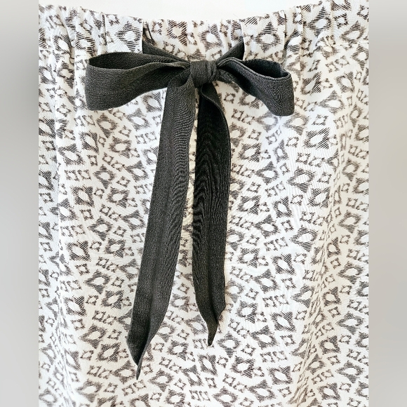 Club Monaco silk skirt with bow & pockets - Picture 5 of 7